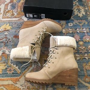 Sorel joan of arctic wedge boots 10 shearling tan